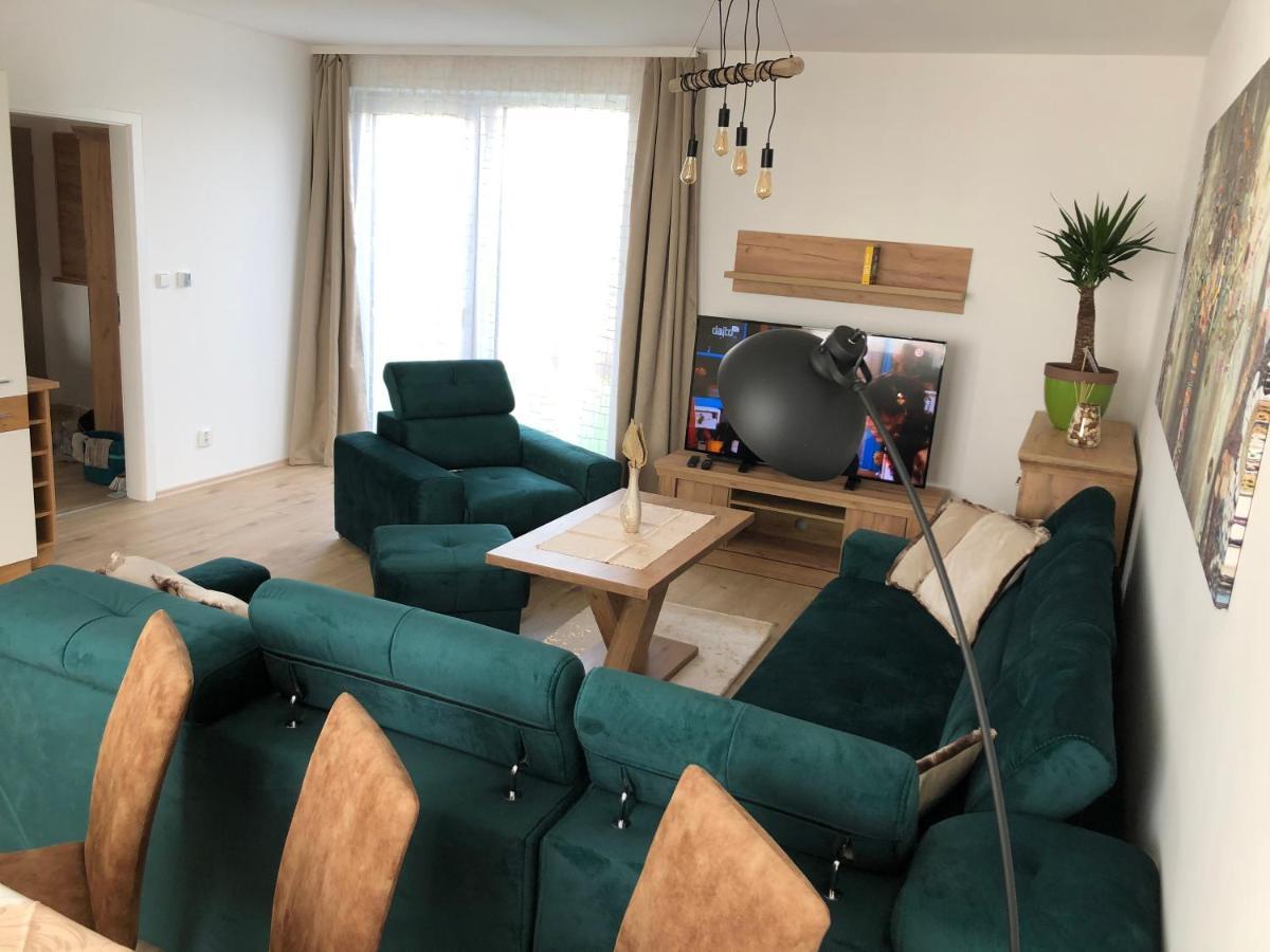 Tatra Billetee Apartman S Luxusnym Vyhladom Na Vysoketatry A Sukromnym Wellness Poprad Exterior photo
