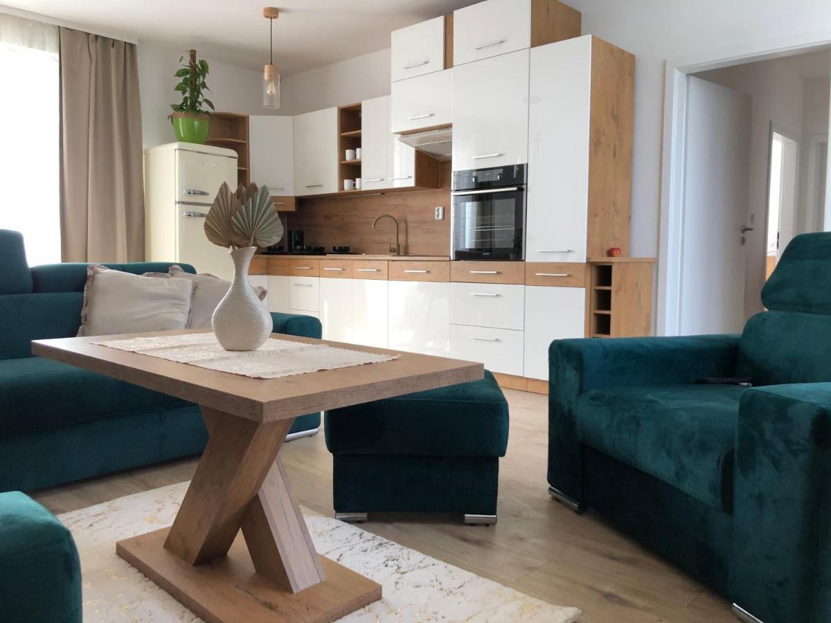 Tatra Billetee Apartman S Luxusnym Vyhladom Na Vysoketatry A Sukromnym Wellness Poprad Exterior photo